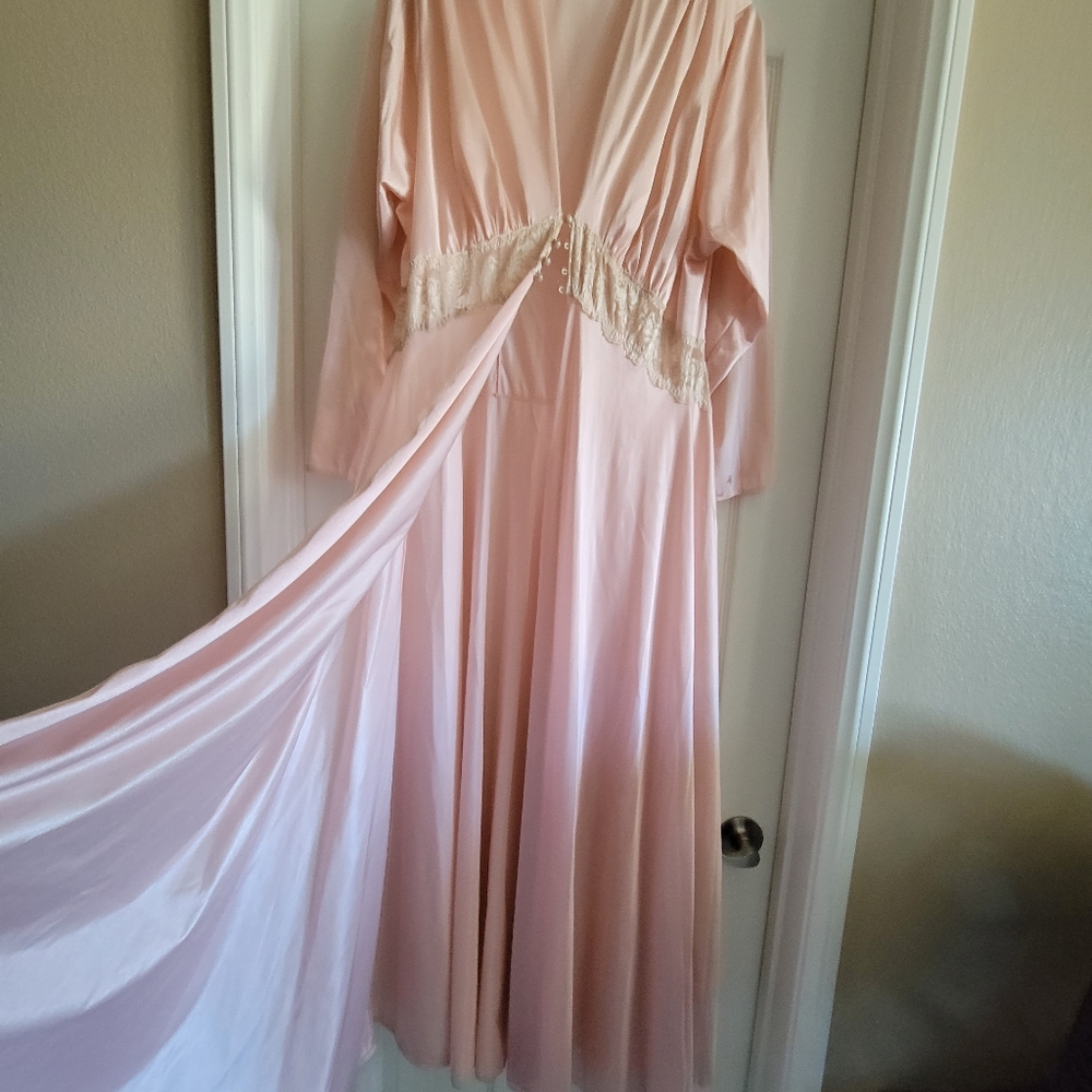 Women's Vintage Robe - Picture 3 of 8